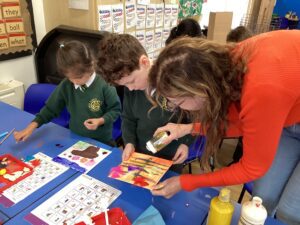 Art in the community, Amanda Padfield helping Children with art